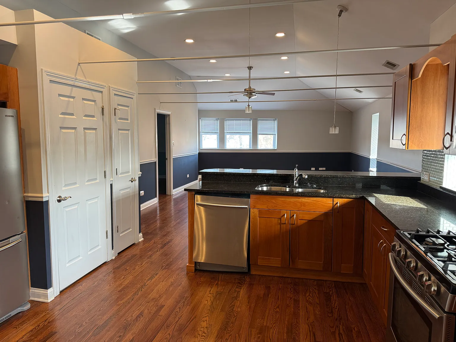 2 bed, 1400 sqft, $2,395 — Photo 4