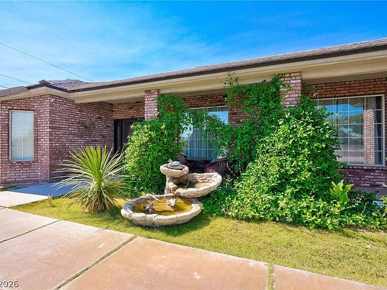 6465 W Quail Ave — Photo 2