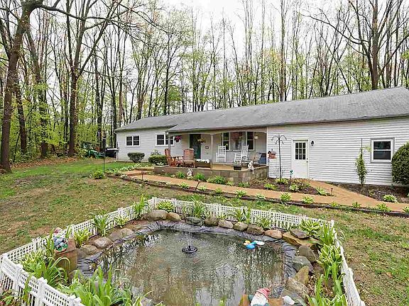 5th image of 9 Huckleberry Ln