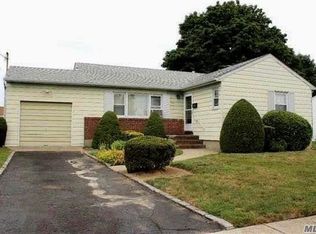 341 N Boston Ave, Massapequa, NY 11758