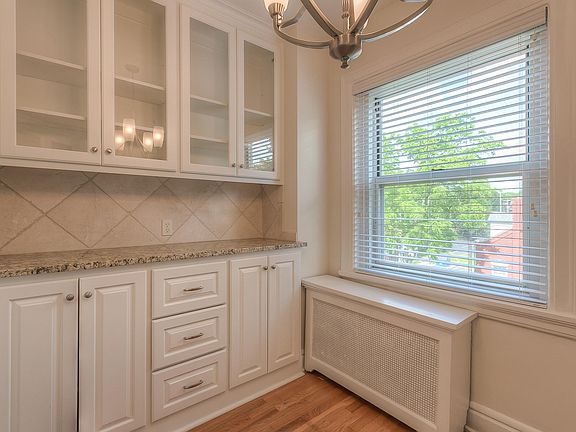 2nd image of 420 E Armour Blvd APT 6NE