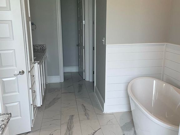 4th image of 181 Margie St