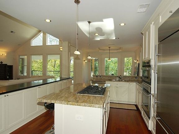 5th image of 307 W Castlewood Ave
