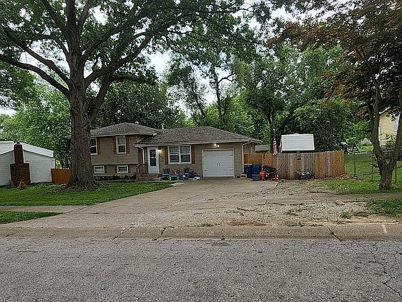 2nd image of 402 Brentwood Dr