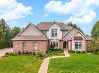 6 Stonebrook Ct, Bloomington, IL 61704