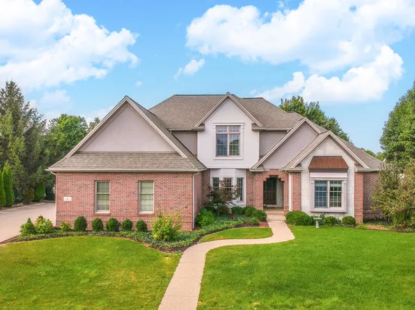 6 Stonebrook Ct, Bloomington, IL 61704