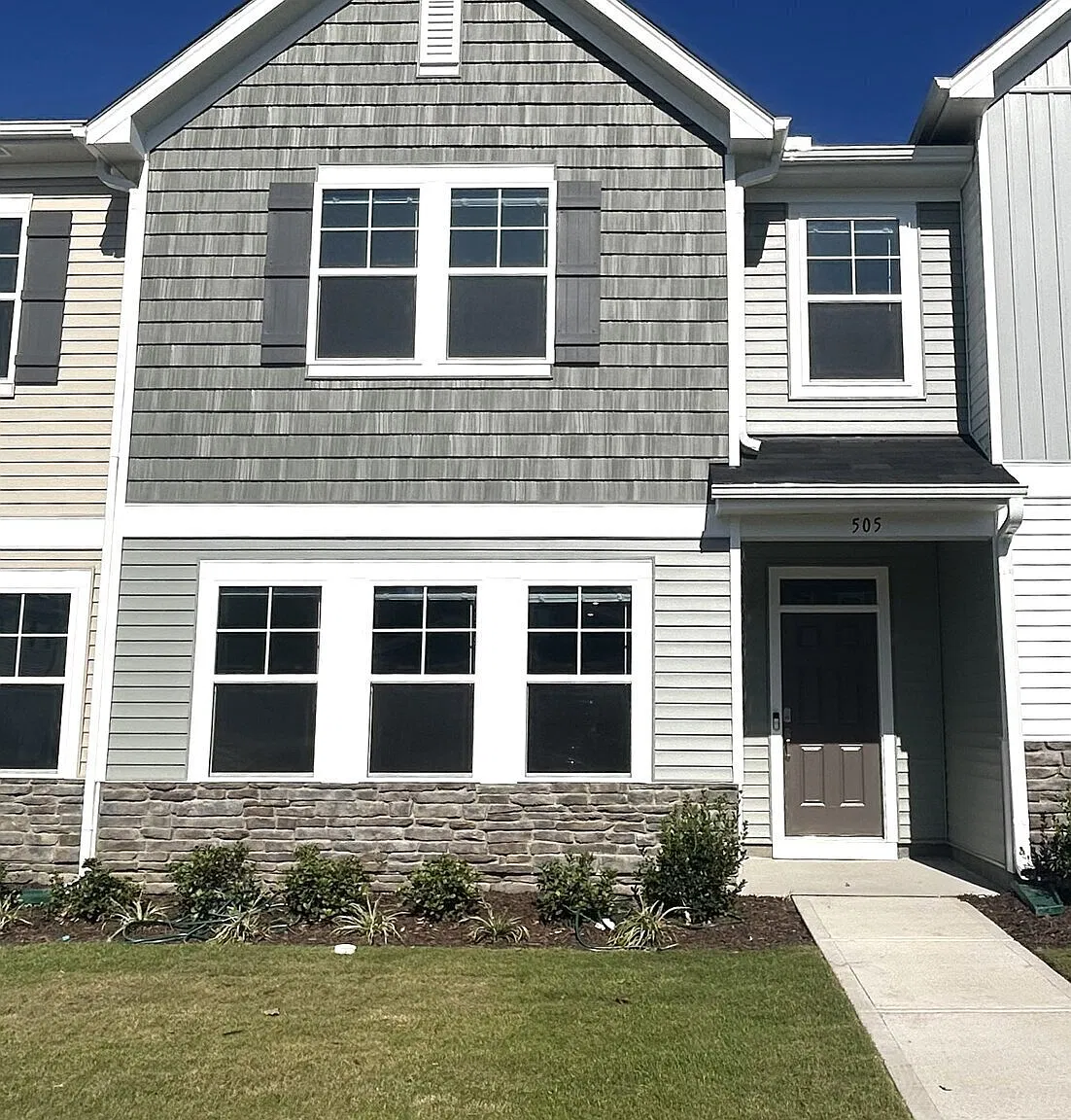 3 bed, 2.5 bath, 1939 sqft, $1,745 — Photo 2
