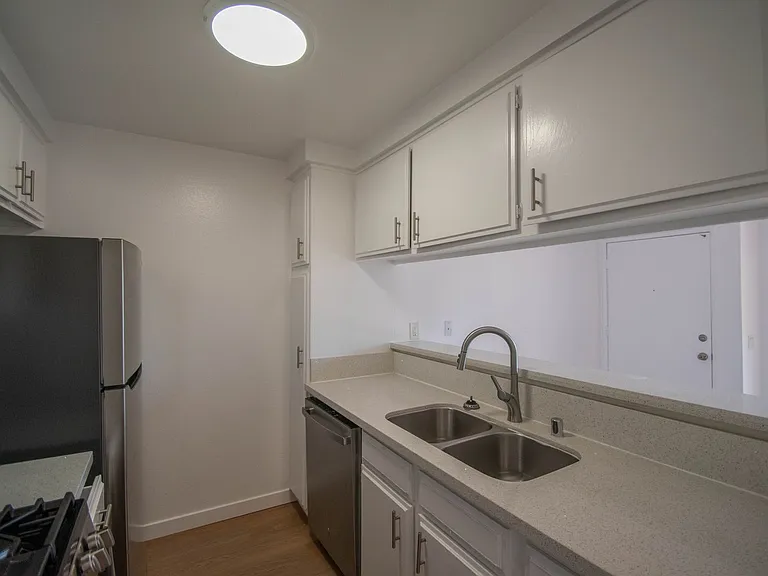 15520 Foothill Blvd — Photo 9