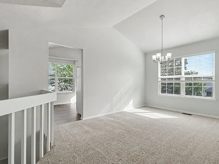 1430 Tamarisk Dr — Photo 7