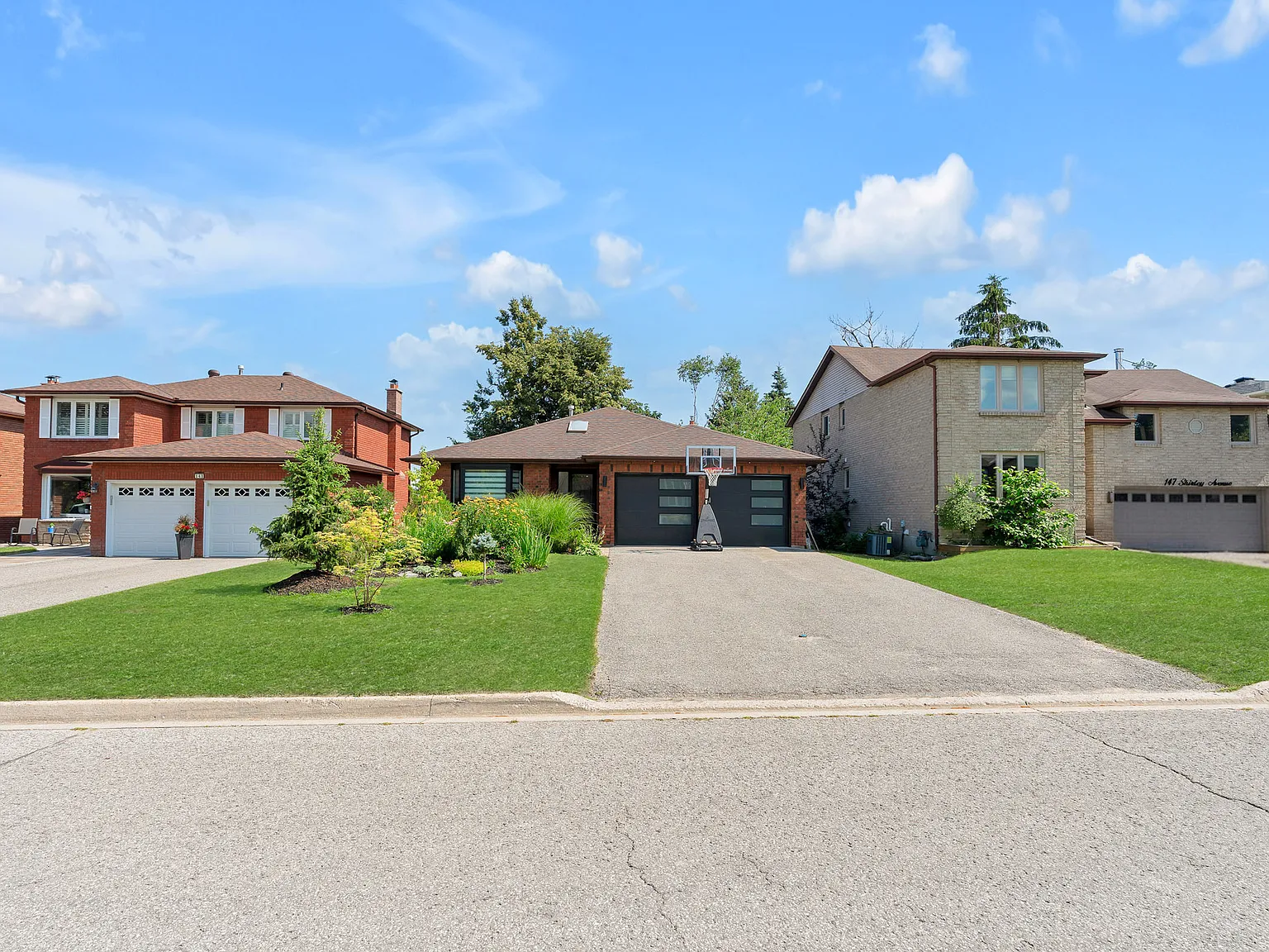 145 Shirley Ave, Barrie, ON L4N 6E6, Canada — Photo 2
