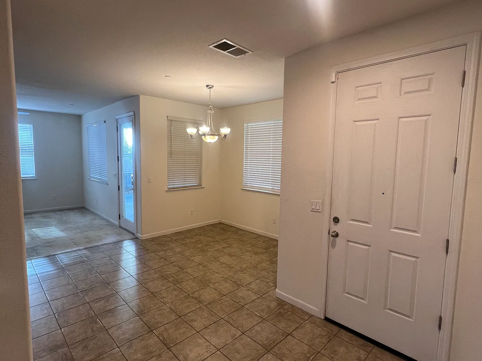 3 bed, 1718 sqft, $2,750 — Photo 2