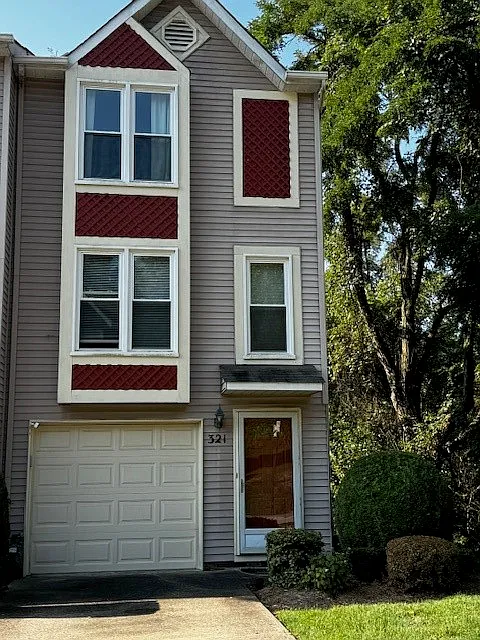 321 Hamlet Ct photo 1