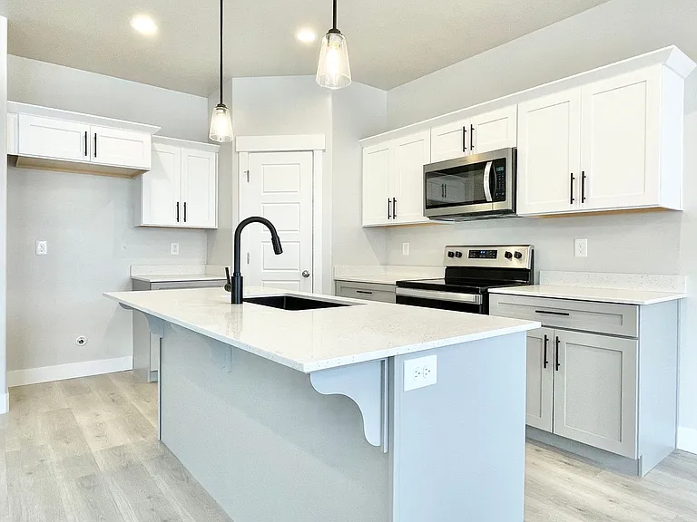 1572 N 3950 W — Photo 10