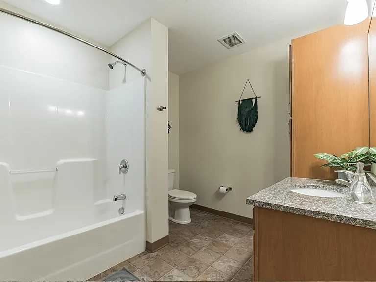 Portal Place Apartments — Photo 25