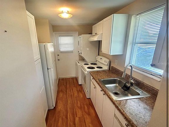 3rd image of 1701 MONTECITO AVENUE
