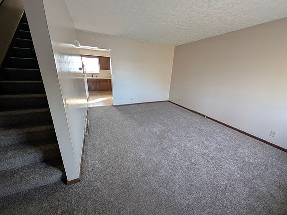 4th image of 601 Colony Rd