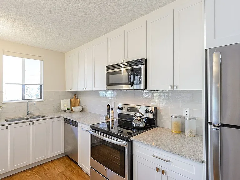 9835 King George Blvd — Photo 8