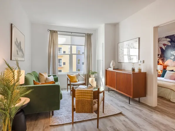 Stella, 3950 Garden City Dr #223, Hyattsville, MD 20785