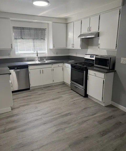 230 N Keystone St #B — Photo 11