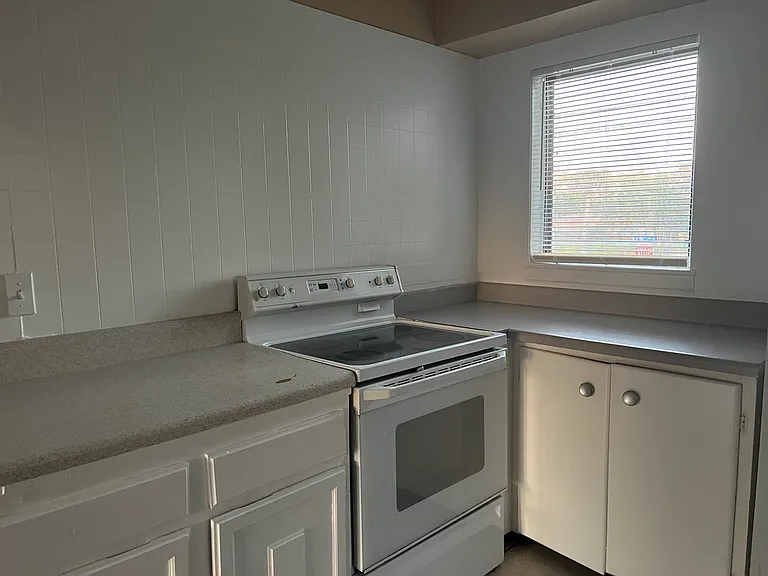 407 Engman St #B — Photo 10