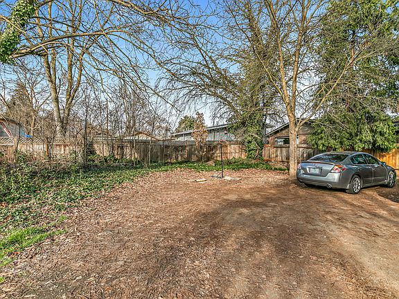 5th image of 108 Cottage St