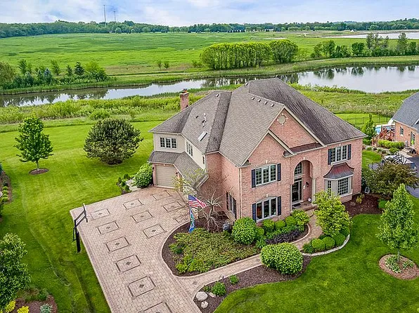 3N675 Herman Melville Ln, St Charles, IL 60175