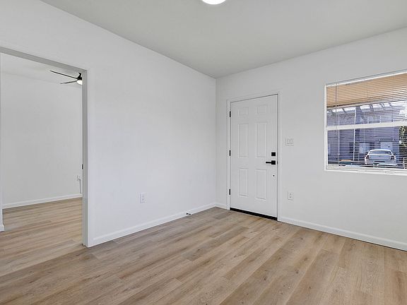5th image of 734 Thomas Ln Unit B