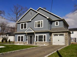 20 Manor Rd, Livingston, NJ 07039