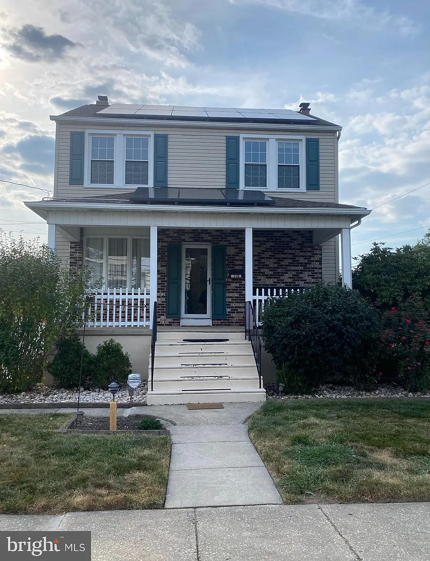 115 Center Ave photo 1