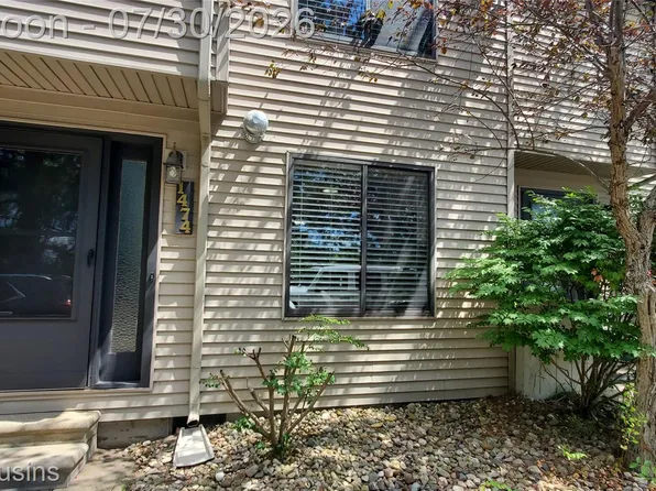 1474 Ward St, Fenton, MI 48430
