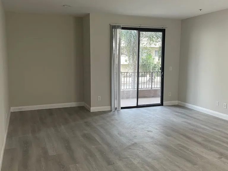 Hawthorne Regency Apartments — Photo 6