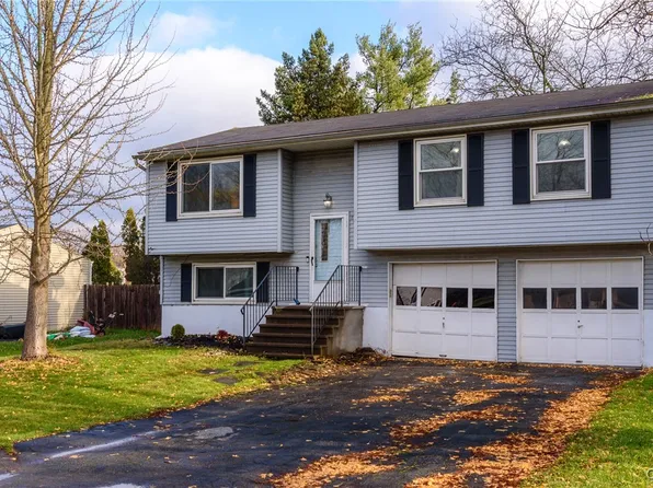 8066 Thurston Dr, Cicero, NY 13039
