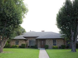 1925 Sussex Dr, Carrollton, TX 75007