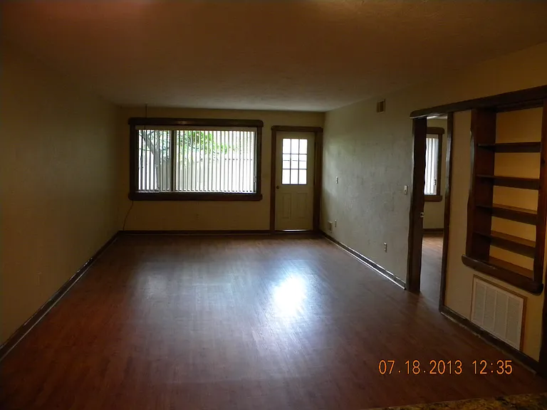 511 E 3rd St #C — Photo 3