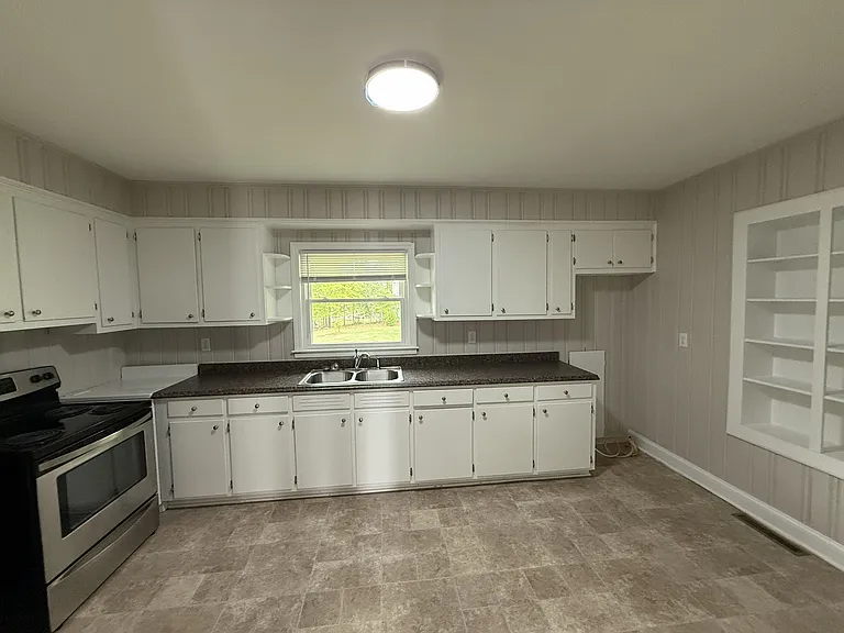 202 Hillcrest Dr — Photo 4