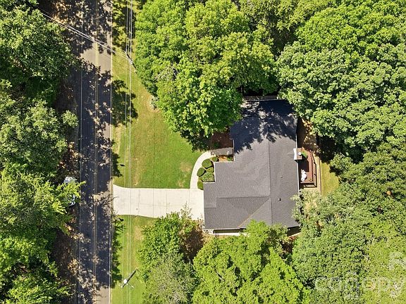 3rd image of 13800 Woody Point Rd