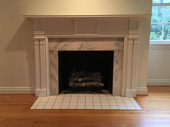 Fireplace with gas logs