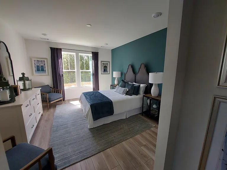 Master Bedroom (Downstairs)