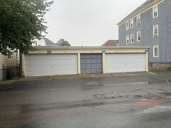 3rd image of 492 N Front St