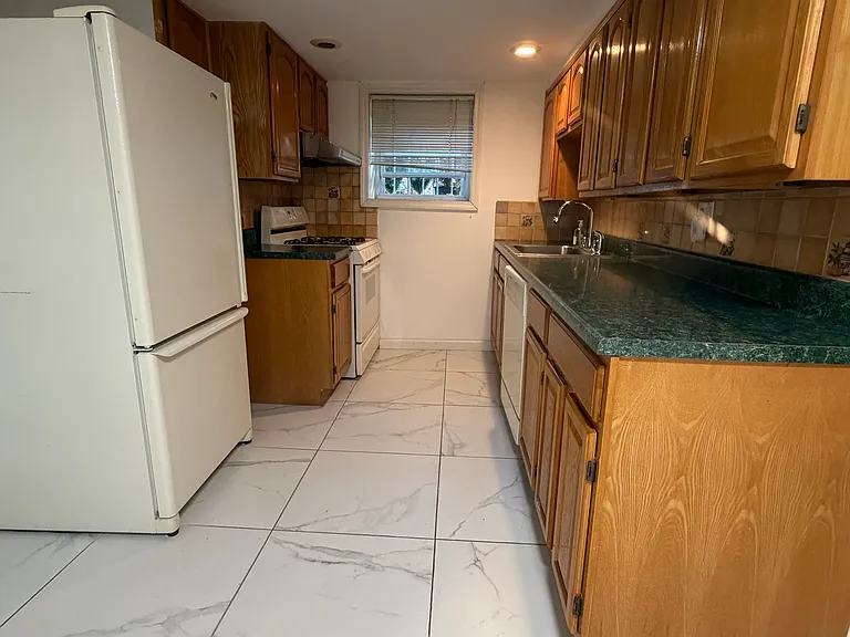Bay 8 St — Photo 1