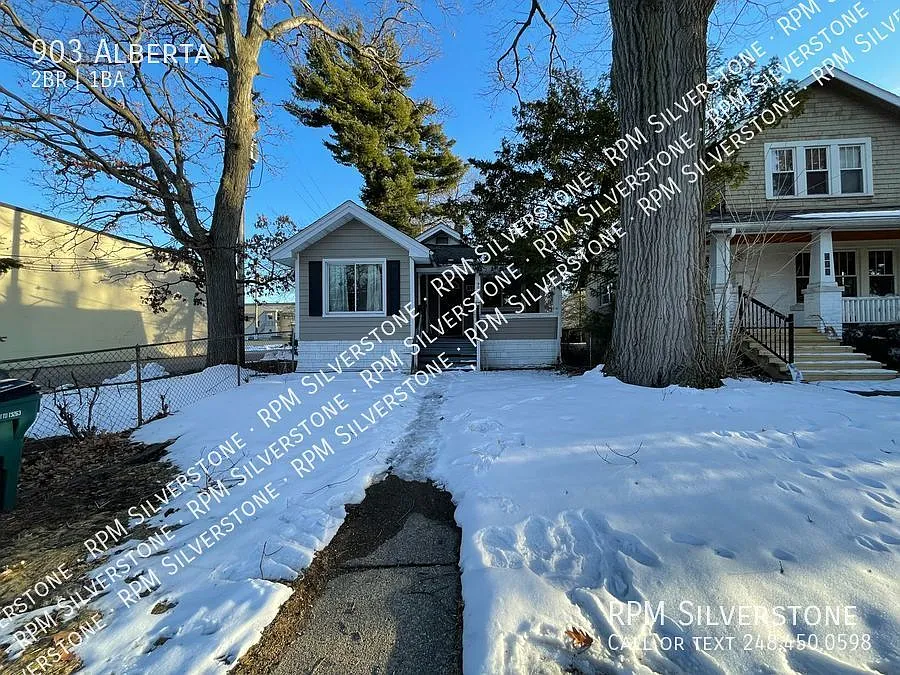903 Alberta St photo 1
