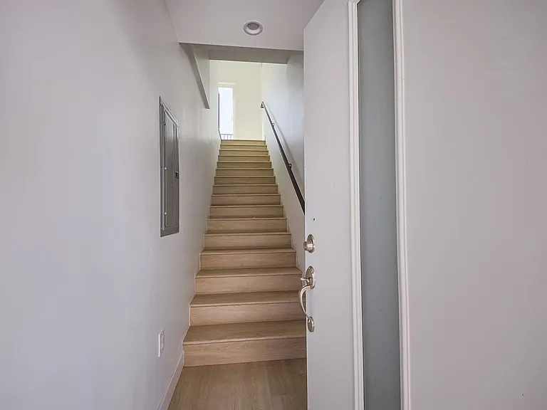5263 Cartwright Ave — Photo 27