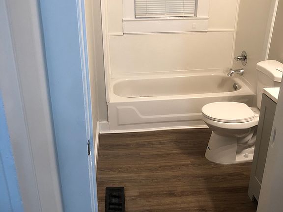 4th image of 1657 Lee Ave SW