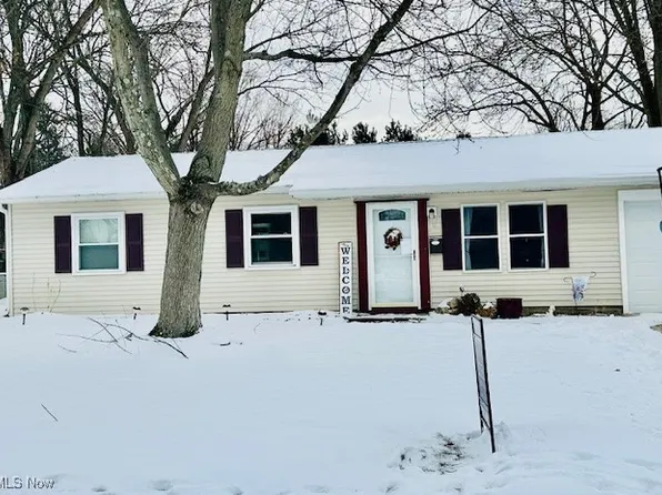 2194 Santom Rd E, Stow, OH 44224