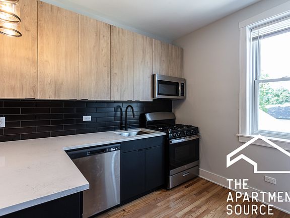 2nd image of 4013 N Lowell Ave APT 2W