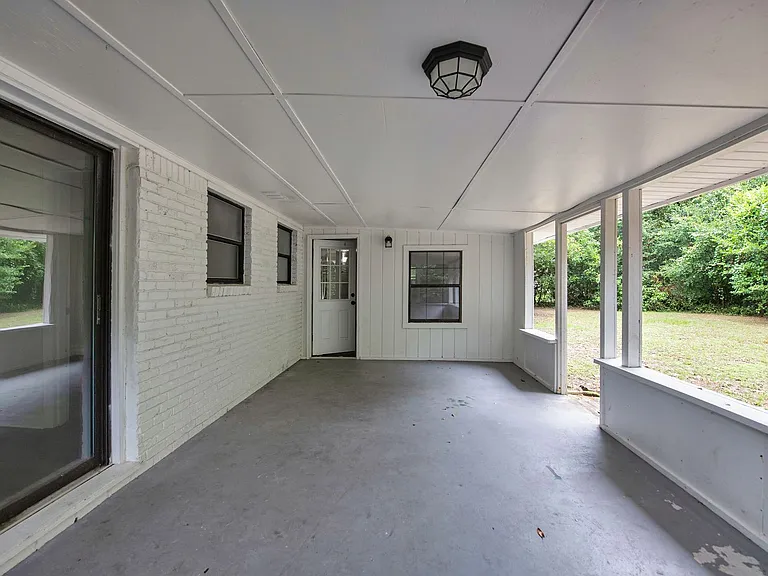 3760 Bayou Blvd — Photo 33