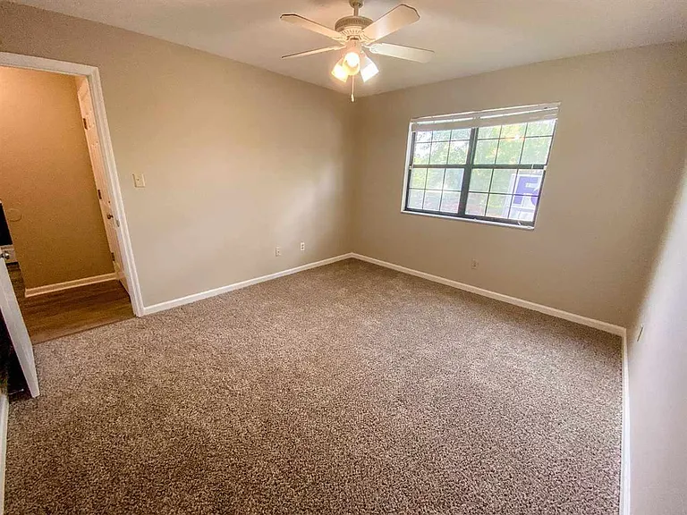 1104 Green Tree Ct #E — Photo 16