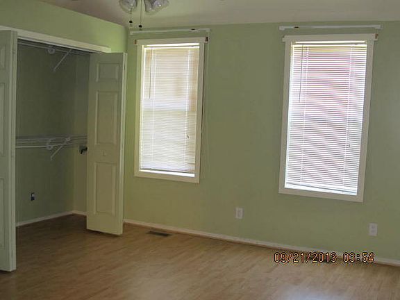 5th image of 672 E Main St