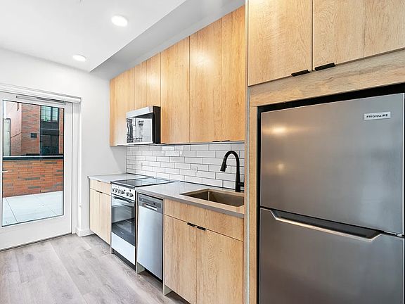 5th image of 1856 Park Ave #4Q