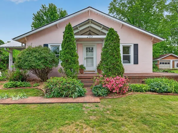 205 Bidwell St, Franklin, NC 28734